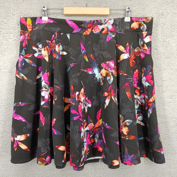 Torrid Size 3 XXXL Floral Print‎ Skater Skirt Plus Black Pink Multicolor Stretch - Picture 1 of 8